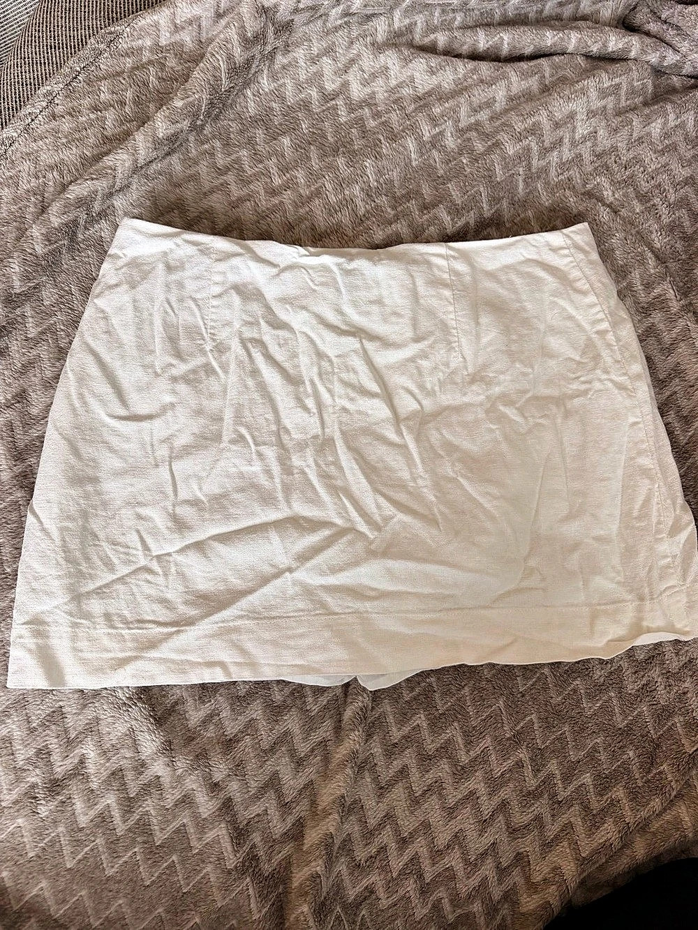 H&M High Rise Mini Skirt in White Size 10